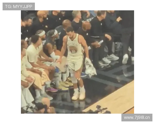 名记曝库里膝无结构伤仍肿痛 名记曝库里膝无结构伤仍肿痛