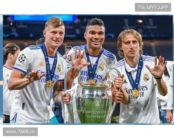 卡塞米罗赠巴西球衣调侃莫德里奇 卡塞米罗赠巴西球衣调侃莫德里奇